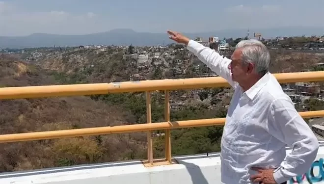 Anuncia AMLO construcción de 2 mil viviendas, pese a veda
