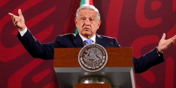 Muertes violentas de mujeres deben investigarse como feminicidios: AMLO