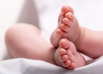 BEBÉ que MUERE por anemia aguda; padres dicen que se ahogó
