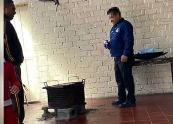 Expulsado: CORREN a director por armar “carnita asada y cheves” en PRIMARIA