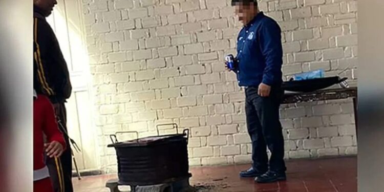 Expulsado: CORREN a director por armar “carnita asada y cheves” en PRIMARIA