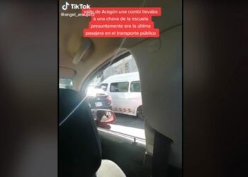 “¡Auxilio!”: mujer grita porque chofer de combi no la deja bajar en Ecatepec
