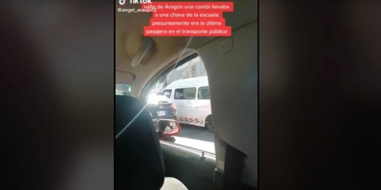 “¡Auxilio!”: mujer grita porque chofer de combi no la deja bajar en Ecatepec