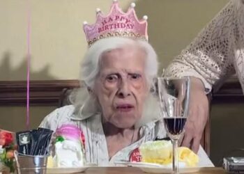 ¡Salud!: mujer de 101 años dice que su secreto es tomar TEQUILA