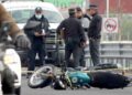 Ve MORIR a su padre motociclista al ESTRELLARSE contra puerta de auto
