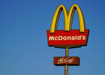 BEBITA nace en un McDonald’s y la nombran “pequeña NUGGET”