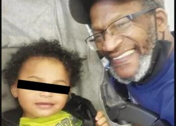 Bebito de 2 años MUERE de hambre junto al CADÁVER de su padre