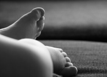 Pensaba que eran DEMONIOS: MATA a sus BEBÉS de 3 años y 11 meses en NY