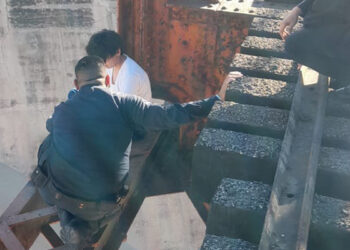 «Polis» evitan que jovencito se arroje de puente en Hermosillo