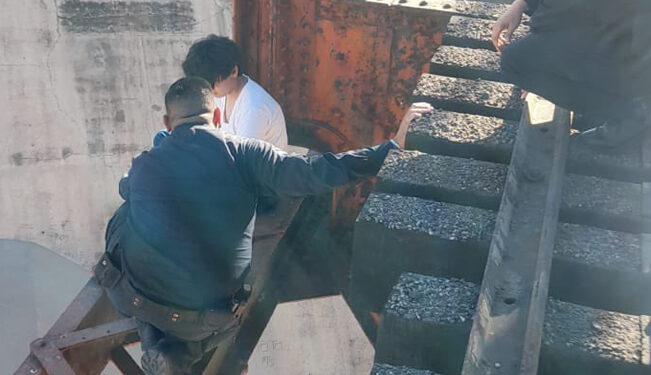 «Polis» evitan que jovencito se arroje de puente en Hermosillo