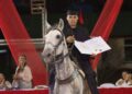 “Siempre me llevó a clases”: joven se gradúa montado en leal caballo