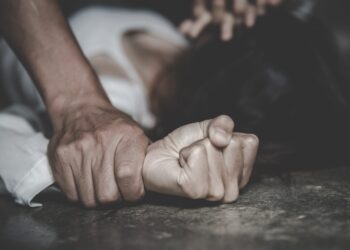 Demonio en casa: VIOLA a su hija y procrea 2 HIJOS con ella