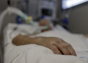 “Doñita” furiosa desconecta respirador artificial de su compañera en hospital