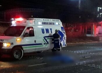 Sujeto es arrollado y golpe le ARRANCA la CABEZA en Nuevo León