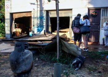 Horrible: mujer y sus hijos de 16 y 8 añitos MUEREN QUEMADOS en incendio