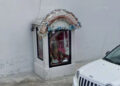 Indigente se arrastra al altar de la “virgencita” para MORIR tras golpiza