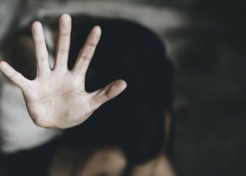 “Va borracha, se aproxima un trío”: por mensajes cae MANADA de VIOLADORES