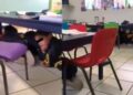 Video: ¡Niños de kínder cantan durante BALACERA para calmarse!