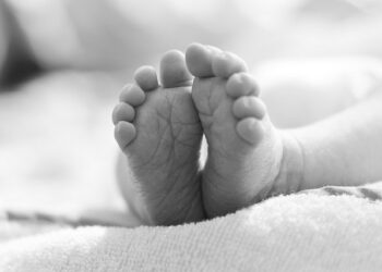 Hallan CUERPECITO de bebé en baldío; tenía 4 horas en el mundo y ¡la MATARON!