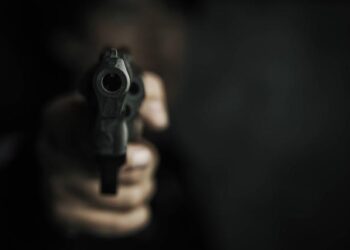 MALHERIDO: descubre a su mujer con el “cuerno”, pelea por ella y le disparan