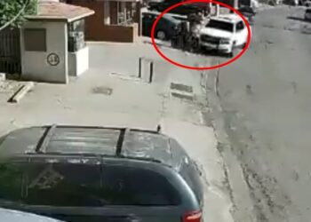 Video: ¡Loco conductor ACECHA a joven, lo EMBISTE y huye en Tijuana!