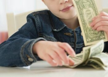 ¡Mis ahorroooos!, chamaquito regala a otros niños los AHORROS de sus papás