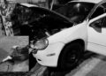 Trágico: mujer MUERE arrollada “por error” al bajar de auto que conducía su esposo