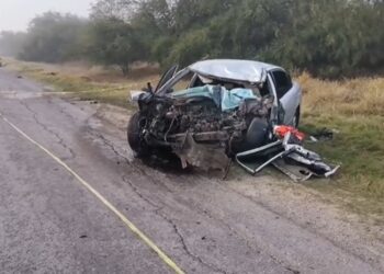 MUERE aplastado en su unidad tras CHOCAR contra tráiler en la Reynosa-San Fernando