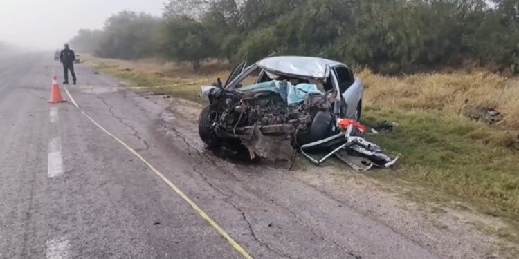 MUERE aplastado en su unidad tras CHOCAR contra tráiler en la Reynosa-San Fernando