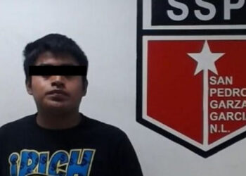 Detienen a “calenturiento” por grabar con su celular a su vecina bañándose