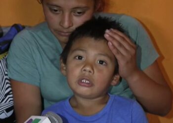 GRAN HÉROE: niño de 5 años, salva a sus 2 hermanitos y al perro de INCENDIO