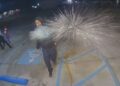 Delincuentes se prenden FUEGO por error al INCENDIAR negocio