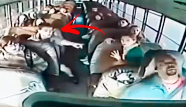 Video: ¡Chofer de “bus” se desmaya y NIÑO salva la vida de todos!