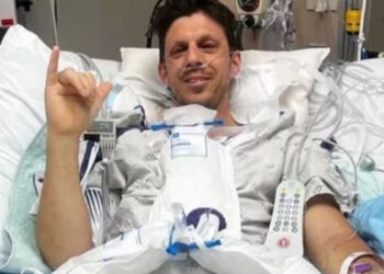 Papá se SACRIFICA para salvar a sus BEBÉS de MORIR y vehículo le AMPUTA las piernas