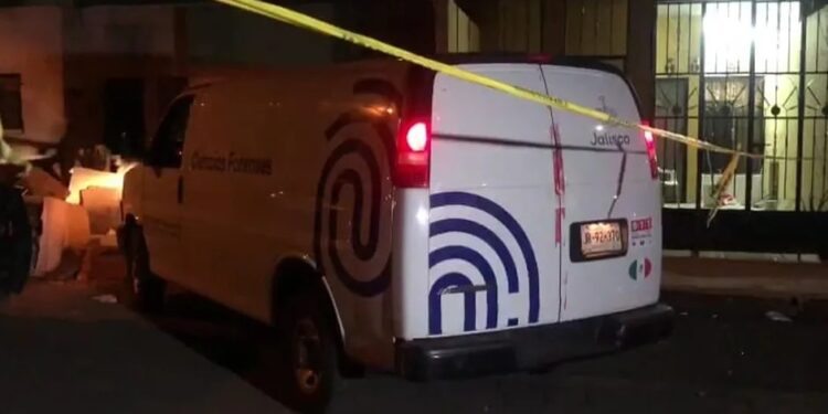 Feminicidio: mujer es ASESINADA a balazos; detienen a su pareja