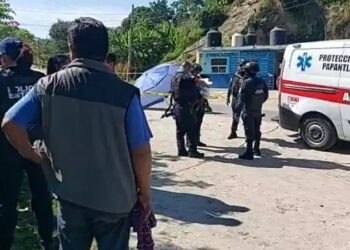 Mujer MUERE atropellada por su violento novio al intentar HUIR de él