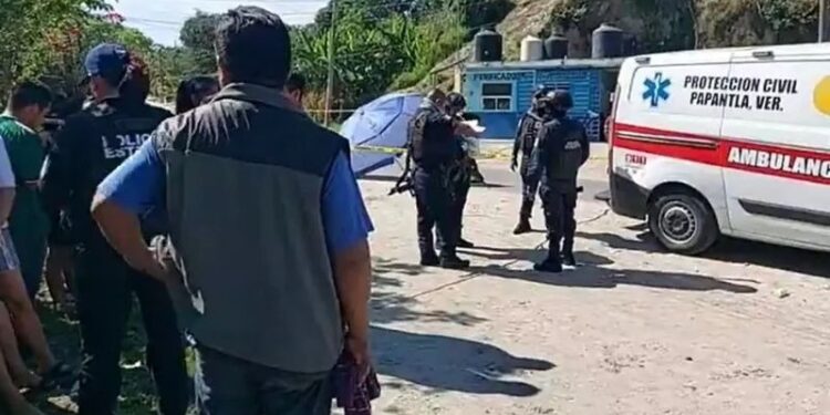 Mujer MUERE atropellada por su violento novio al intentar HUIR de él