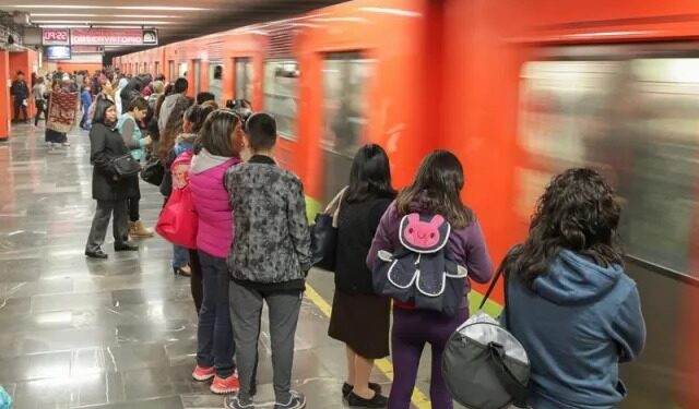 Terror en las vías: mujer y niño se lanzan y son arrollados por el Metro