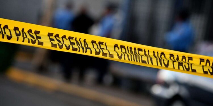Asaltante MATA a “sangre fría” a joven frente a su mamá por tardar en darle celular