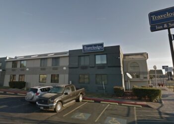 Espeluznante hallazgo: localizan a 2 ADOLESCENTES muertas en motel