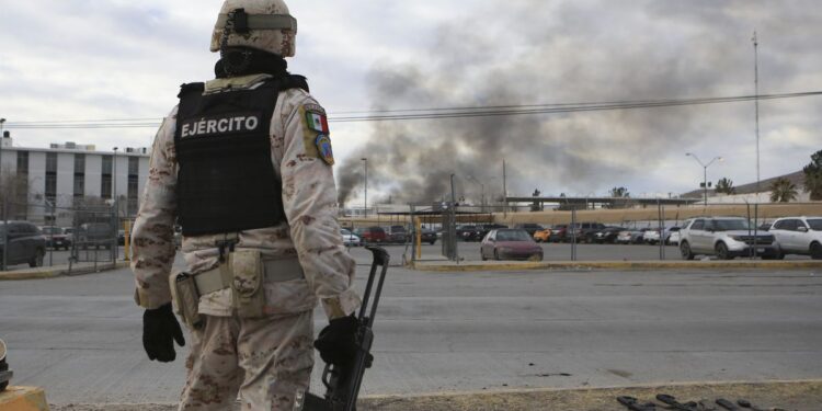 ¡MOTÍN en Ciudad Juárez deja 17 MUERTOS, 27 fugitivos y 13 heridos!