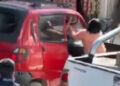 Video: Mujer se “DESGREÑA” a la amante de su esposo, ¡casi le arranca la cabeza!