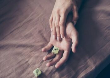 Pareja se excede en juego erótico, él MUERE y ella lucha por SOBREVIVIR