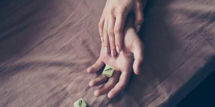 Pareja se excede en juego erótico, él MUERE y ella lucha por SOBREVIVIR