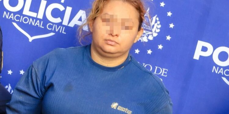 Siniestro: despiadada ASESINA a su NIÑA porque no quería comer y HUYE