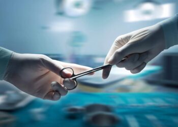 Inaudito: médicos dejan TIJERAS dentro de un ANCIANITO en ISSSTE Querétaro