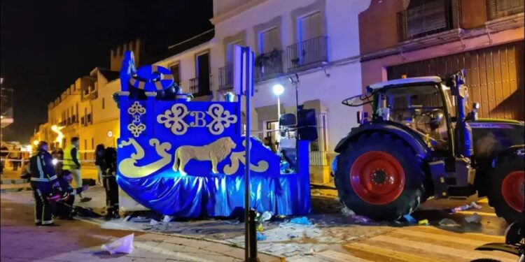 Desgracia en Día de Reyes: tractor arrolla a 6 personas y MUERE una