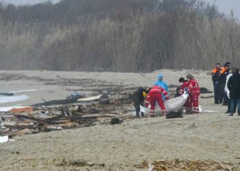 Naufragio hacia la MUERTE: 59 migrantes fallecidos, entre ellos, 12 NIÑOS
