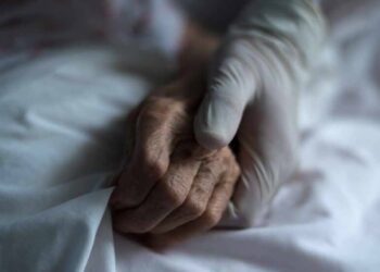 Aberrante crimen: VIOLAN y MATAN a ancianita de 76 años para robarle