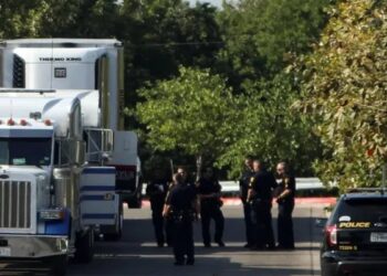 Migrantes quedan atrapados dentro de camión, ¡con 18 MUERTOS!